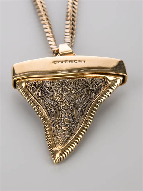 spring summer 2012 givenchy shark necklace|Givenchy Spring 2012 Ready.